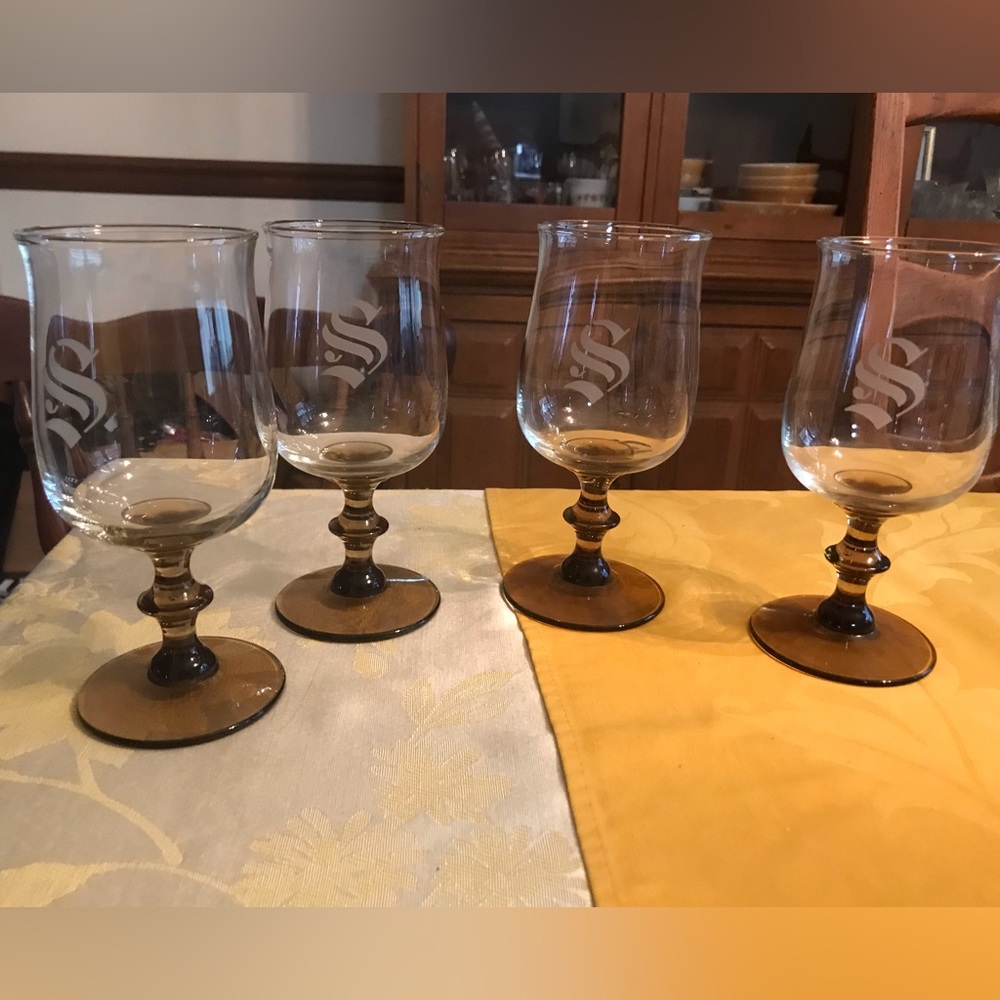 Set of 4 drinking glasses